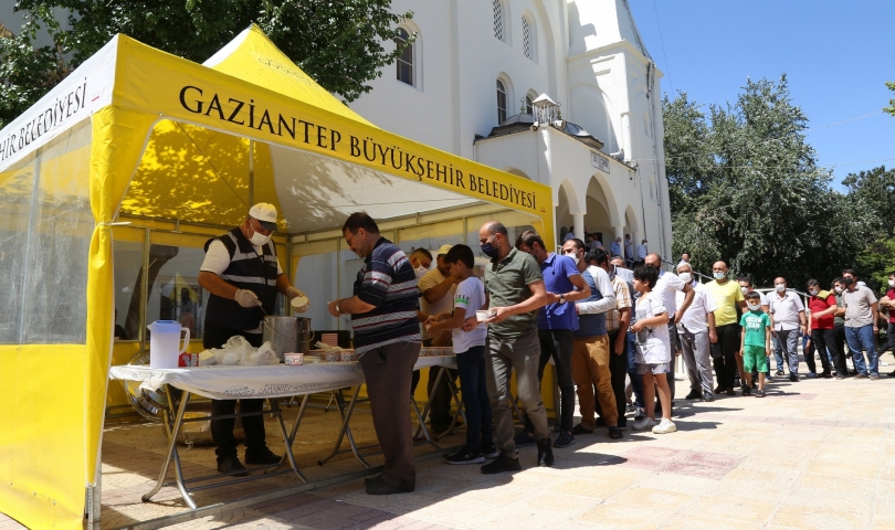 Gaziantep Büyükşehir, geleneksel hale gelen aşure dağıtımına başladı!