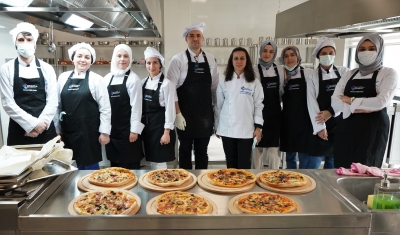 HKÜ’nün şef adayları "Özel Şefler" ile pizza yaptı