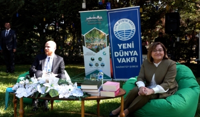 Başkan Fatma Şahin ve Dünya Etnospor Konfederasyonu Başkanı Bilal Erdoğan, öğrencilerle buluştu