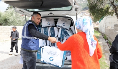 Gaziantep Büyükşehir, köylerde yaşayan depremzedelerin ihtiyaçlarını karşılamaya devam ediyor